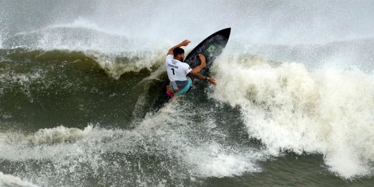 Ítalo Ferreira é campeão olímpico no surfe e dá 1º ouro ao ...