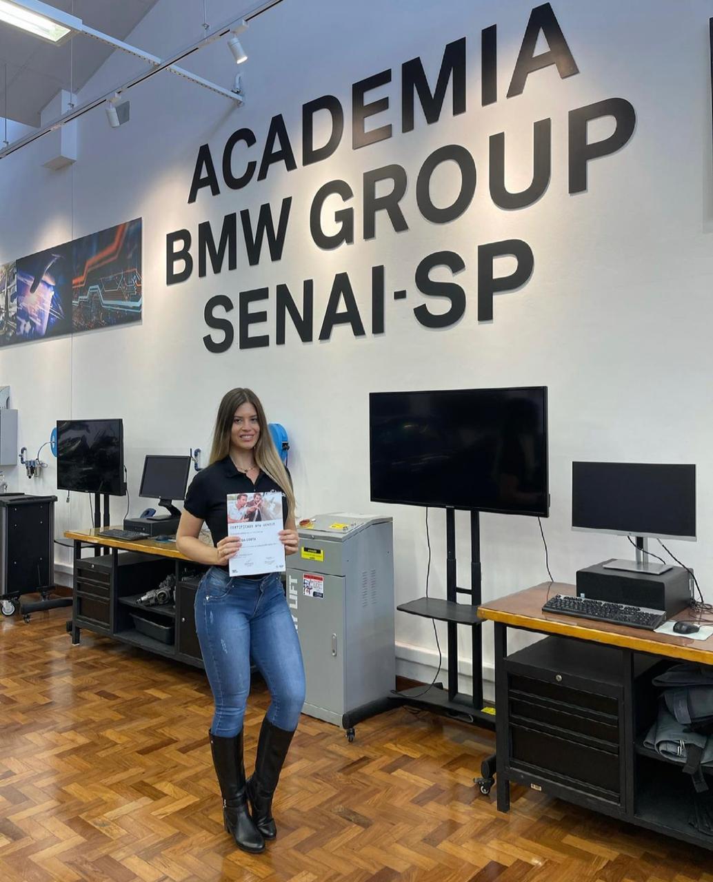 Jonalisa Costa conquista certificado BMW GENIUS