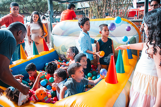O evento contou com palestras, lanches e diversão para as crianças