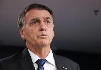 Bolsonaro apresenta melhora e pode deixar a UTI ainda esta semana, diz médico