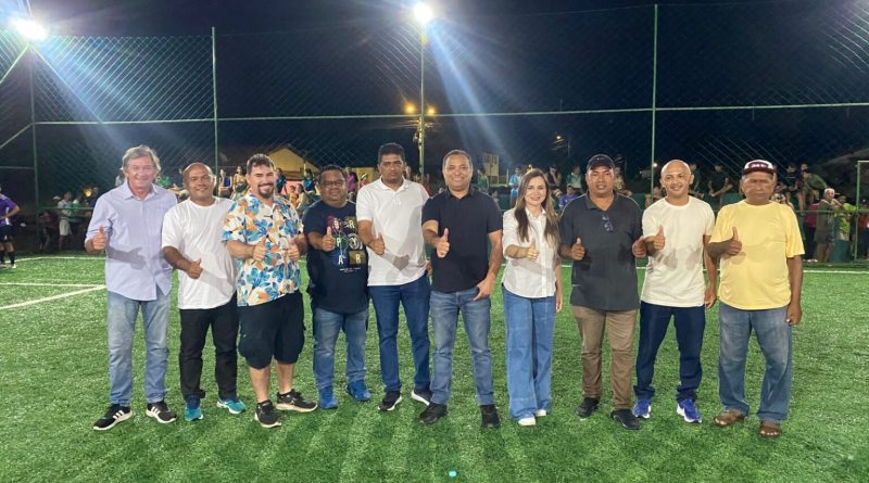 Governo do Estado inaugura campo society em Cajueiro da Praia