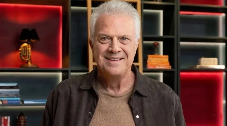 Treta entre jornalistas: Erick Brêtas chama Pedro Bial de “imbecil” após declaração sobre o Flamengo