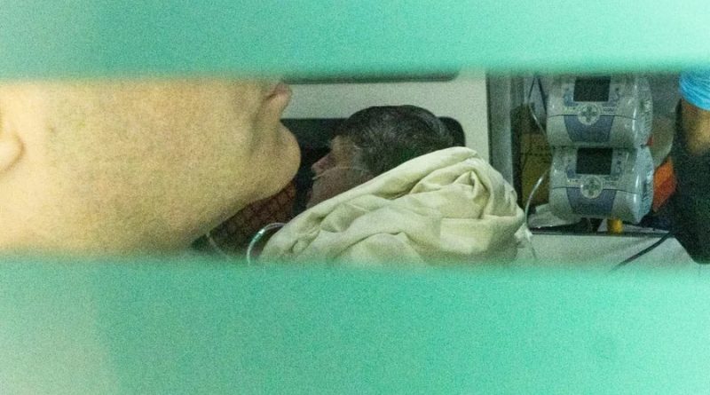 Bolsonaro é hospitalizado em Brasília após crise de vômitos e calafrios