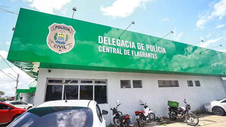 Policial civil é levado à Central de Flagrantes após disparar arma dentro de quitinete em Teresina