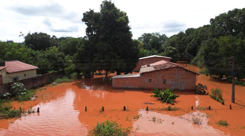 Chuvas intensas levam governo federal a decretar emergência em Corrente