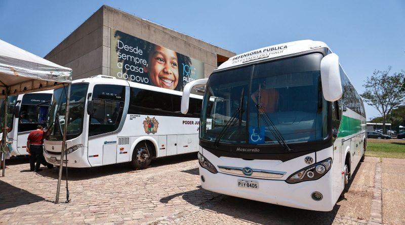 Justiça Itinerante oferece serviços gratuitos à população em Teresina durante a Semana do Consumidor