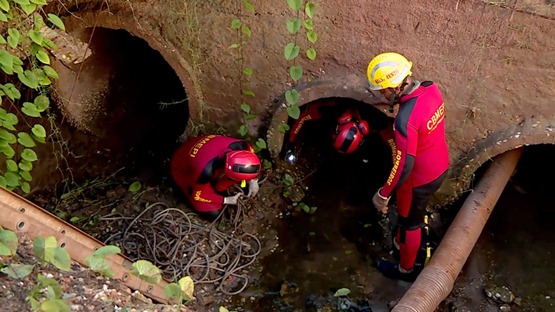 Homem desaparece após ser arrastado por correnteza e cair em bueiro em Teresina
