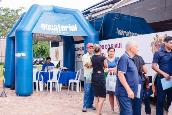 Alepi e TJ-PI oferecem serviços à população na Esplanada da Casa