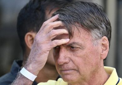 Bolsonaro é internado na UTI em Brasília após passar mal em unidade da Polícia Militar