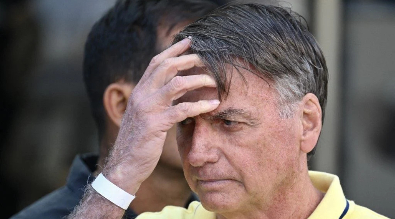 Bolsonaro é internado na UTI em Brasília após passar mal em unidade da Polícia Militar