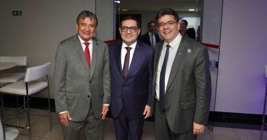 Rafael Fonteles prestigia posse de piauiense como presidente do Conselho Federal de Contabilidade e reforça importância da categoria