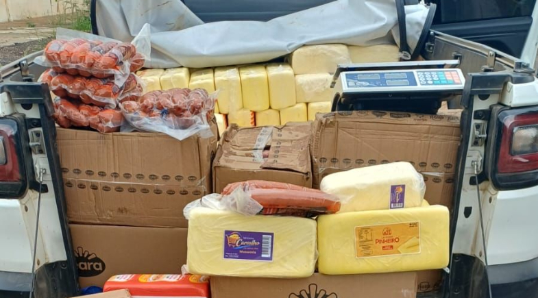 PRF recupera veículo roubado e apreende 750 kg de alimentos transportados de forma irregular em Picos