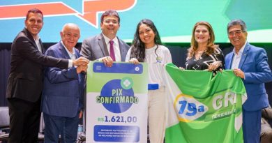 Estudantes da rede estadual com as 50 melhores notas do Enem 2025 são premiados com um salário mínimo