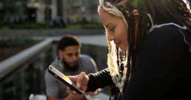 Pensamento crítico ganha protagonismo na era digital diante do avanço da desinformação