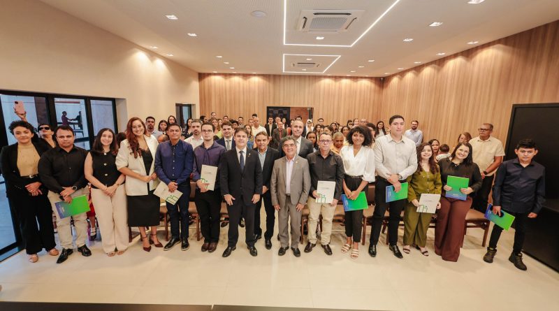 Novos concursados tomam posse na Assembleia Legislativa do Piauí