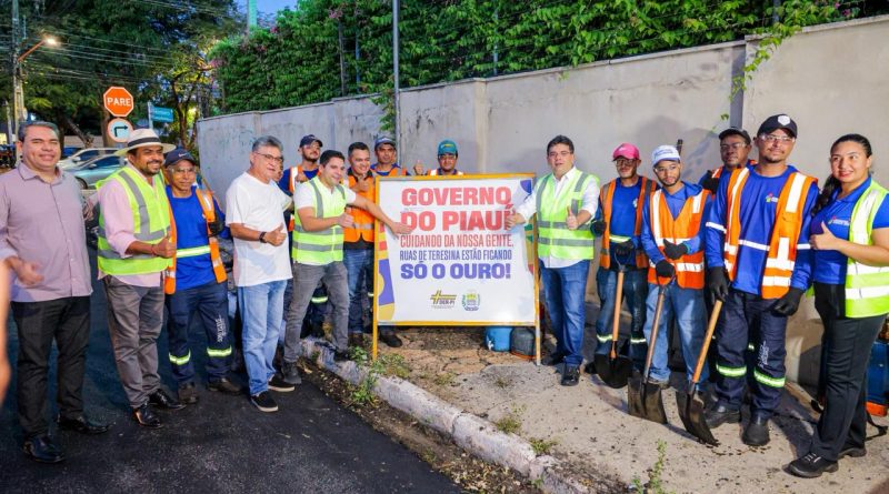 Rafael Fonteles vistoria novo asfalto na zona leste de Teresina; Governo investe R$ 6 milhões em cinco ruas da região