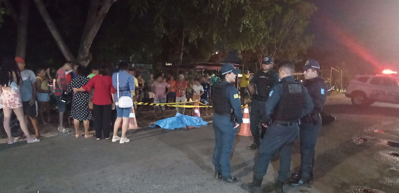 Motociclista morre após colidir contra carro parado e atingir outro veículo na zona Leste de Teresina