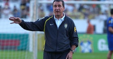 Carlos Alberto Parreira passa por cirurgia, segue na UTI e respira com ajuda de aparelhos