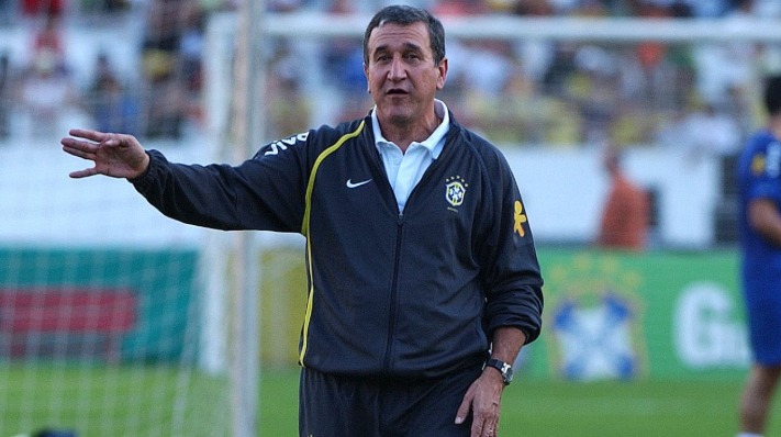 Carlos Alberto Parreira passa por cirurgia, segue na UTI e respira com ajuda de aparelhos