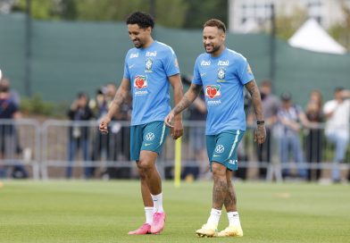 Neymar treina normalmente e Brasil intensifica preparação para duelo decisivo contra a Escócia