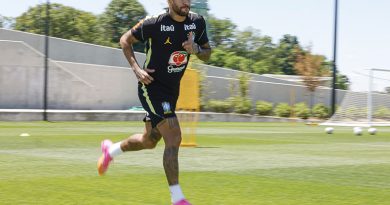 Em recuperação, Neymar não viaja com a delegação para jogo da Copa contra Haiti