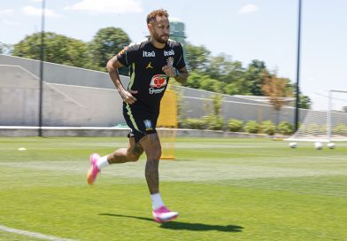 Em recuperação, Neymar não viaja com a delegação para jogo da Copa contra Haiti