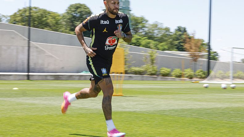 Em recuperação, Neymar não viaja com a delegação para jogo da Copa contra Haiti