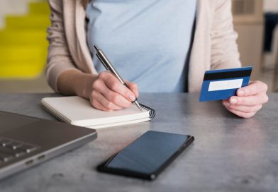 Educação financeira ajuda jovens a usar o cartão de crédito com responsabilidade