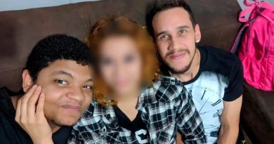 Jovem foi morto a facadas após companheira encerrar relacionamento a três