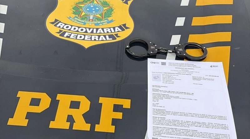 Foragido por homicídio qualificado é preso pela PRF durante fiscalização em ônibus na BR-316, em Picos