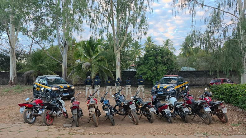 PRF recupera 49 veículos, prende 15 pessoas e apreende 200 mil maços de cigarros em operação no PI e MA