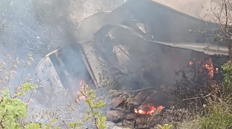 Motorista fica ferido após pular de caminhão durante acidente na PI-142, em Simões