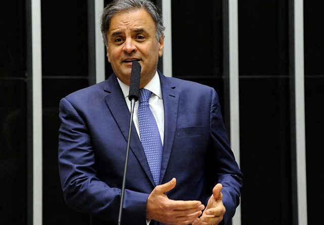 Aécio Neves anuncia candidatura ao Senado por Minas Gerais