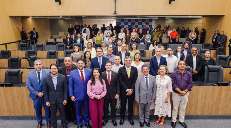 Severo Eulálio destaca importância da Uespi durante sessão solene pelos 40 anos da instituição