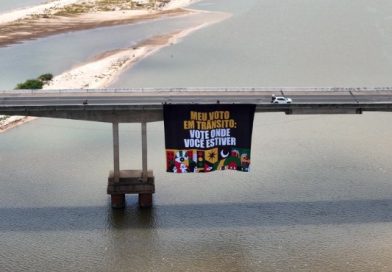 Ativistas fazem ato na ponte entre Parnaíba e Araioses pela importância do voto em trânsito