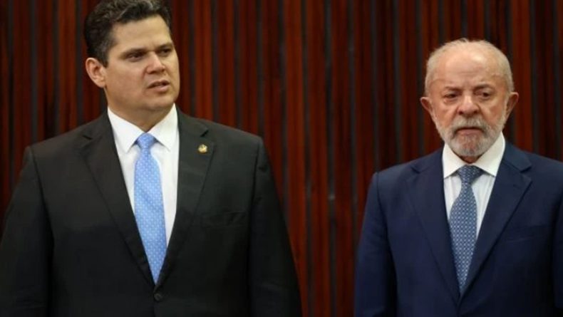 Lula e Alcolumbre se reúnem no Alvorada para tentar destravar relação entre Planalto e Senado