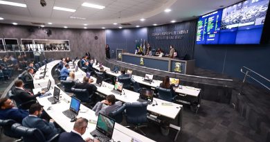 Três vereadores deixam secretarias e retornam à Câmara de Teresina