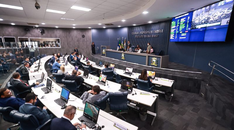 Três vereadores deixam secretarias e retornam à Câmara de Teresina