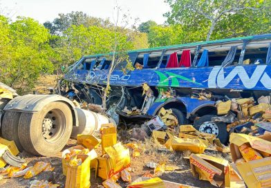 Colisão frontal entre caminhão e ônibus deixa dois mortos e três feridos na BR-316, em Caxias