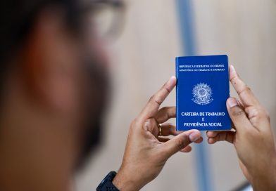 Brasil cria 58,5 mil empregos formais em julho, pior resultado para o mês desde 2020