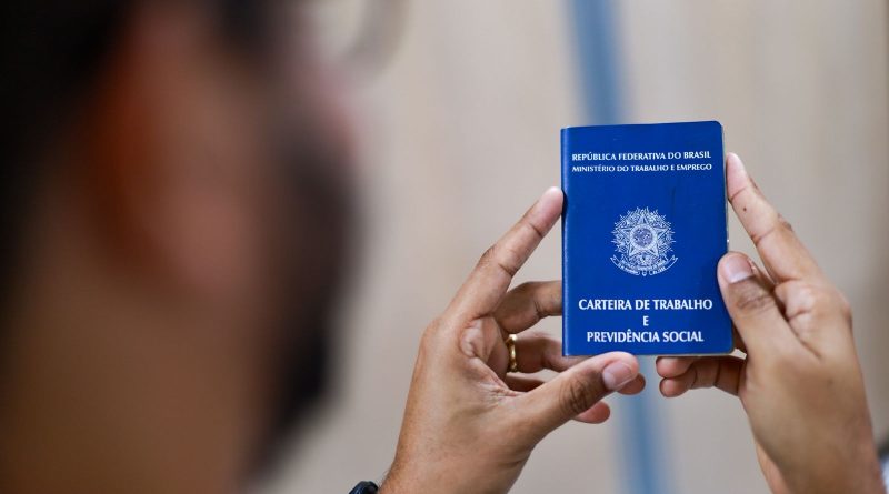 Brasil cria 58,5 mil empregos formais em julho, pior resultado para o mês desde 2020