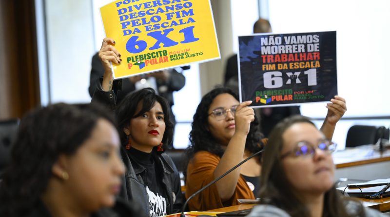 Relator mantém fim da escala 6×1 e redução da jornada para 40 horas semanais