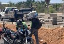 Carreta carregada com sacos de arroz tomba na BR-343, em Teresina, e carga é saqueada