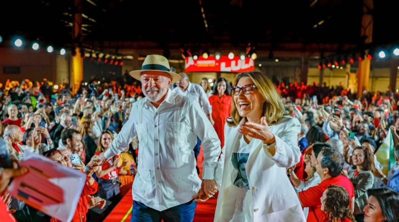 Lula diz que não quer voto de homens que agridem mulheres durante convenção de candidatura