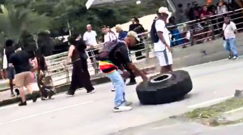 Mulher morre após ser atingida por roda de ônibus