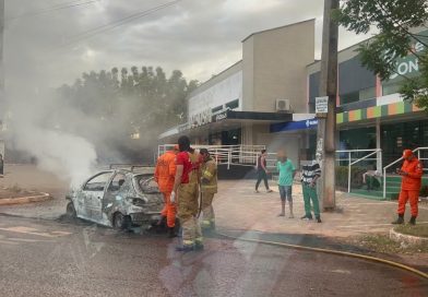 Terceiro carro pega fogo em 24 horas e chama atenção em Teresina