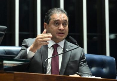 PF aponta que esposa de senador recebeu R$ 11 milhões em investigação sobre fraudes no INSS