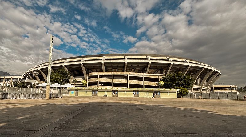 Flamengo e Fluminense são alvo de multa e investigação na gestão do Maracanã