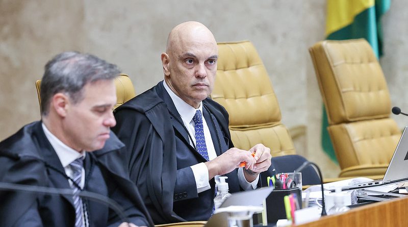 Moraes e Mendonça ficam lado a lado no STF, mas não se cumprimentam durante sessão