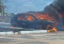 Carro pega fogo próximo a posto fiscal em Timon; veículo fica destruído